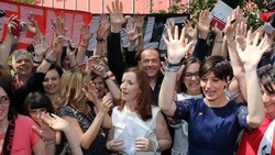 FOTO Berlusconi in visita al Milan Club femminile di Saronno