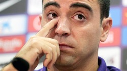 Xavi si commuove per l'addio al Barcellona