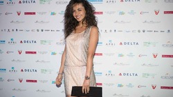 Che sorriso la Barriales! Incanta tutti ai Gentleman Awards