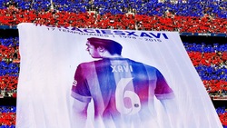 Camp Nou, che spettacolo la coreografia per Xavi!