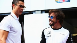 FOTO Gp di Monaco, sopresa per Alonso: c'è Ronaldo al box McLaren!