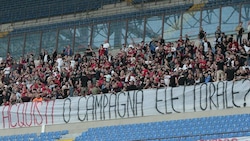 Milan, striscioni di protesta in curva: «Campagna acquisti o elettorale?»
