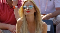 Parigi, la bella Ester fa il tifo per Berdych