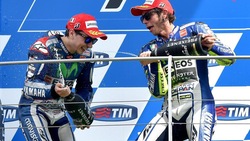 MotoGp Mugello: trionfa Lorenzo, bagno di folla sotto il podio