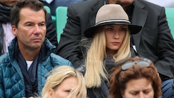 Roland Garros: look vintage per la Satorova, che sguardo sotto il cappello!