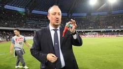 Napoli-Lazio, Benitez riceve un corno portafortuna