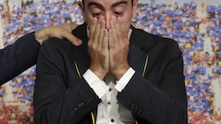 Barcellona, l'addio di Xavi: non trattiene le lacrime