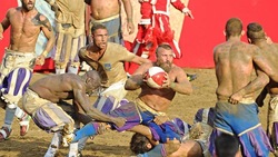 Calcio fiorentino: in Toscana si gioca in costume