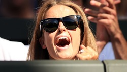 Wimbledon, la bella Kim incanta. Che tifo per il suo Murray!