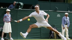 Federer, è un punto irreale: pallonetto da sotto le gambe!