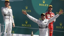 F1, Hamilton domina a Silverstone: che festa sul podio!