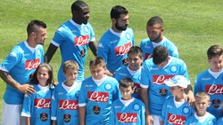 Napoli, presentata la nuova maglia