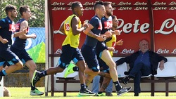 Hamsik guida il Napoli sotto gli occhi di De Laurentiis