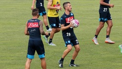 Napoli, partitella con le mani a Dimaro