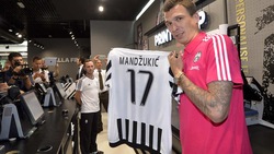 Juve, ecco Mandzukic: si "stampa" da solo la 17