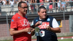 Napoli, pausa sigaretta per Sarri nella seduta mattutina