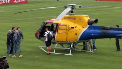 Napoli, De Laurentiis e i giocatori lasciano Dimaro in elicottero