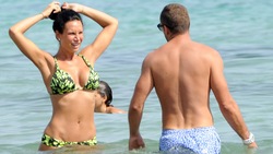 Nicole Minetti a Ibiza con la sua nuova fiamma