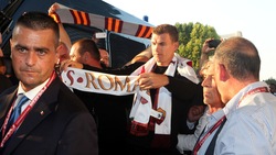 Roma, che festa per Dzeko a Fiumicino!