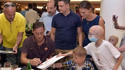 Roma, selfie e autografi alla cena di beneficenza
