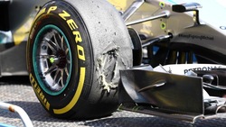 F1, paura per Rosberg: la gomma esplode!