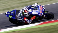 A Misano Lorenzo da record nelle libere. Rossi è quinto