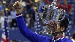 Djokovic è il Re del tennis: anche Federer si arrende