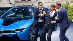 Salone Francoforte LIVE: Kruger (BMW) si sente male sul palco