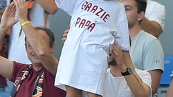 Roma, Totti ne fa 300: «Grazie papà»