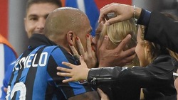 Felipe Melo ha il cuore tenero: segna e bacia la moglie