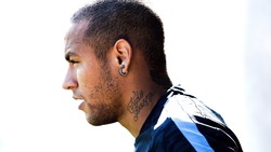 Neymar, nuovo look: via la cresta!