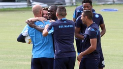 Napoli verso Varsavia, che abbracci in allenamento!
