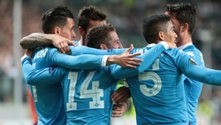 Legia Varsavia-Napoli 0-2: Mertens di testa, poi Higuain