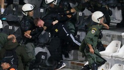 Paok-Dortmund, duri scontri tra tifosi tedeschi e polizia