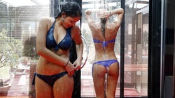 Grande Fratello 14, la doccia sexy non conosce sosta