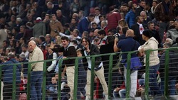 Milan fischiato e contestato dopo il ko contro il Napoli