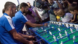 Florenzi-Candreva, sfida a calcio balilla