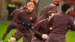 Roma, che freddo: cappelli e guanti alla BayArena!