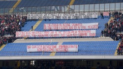 Milan contestato: i tifosi si scagliano contro Galliani