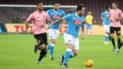 Napoli-Palermo 2-0: trionfo azzurro con Higuain e Mertens