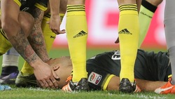 Milan, paura per Alex: cade a terra e perde i sensi