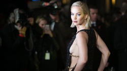 Jennifer Lawrence osè: che scollatura sul red carpet!