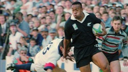Rugby, Lomu muore a 40 anni: le immagini più belle della sua carriera