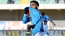 Napoli, Insigne bacia la maglia dopo gli insulti del Bentegodi