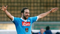 Il Napoli stende il Verona: che show Insigne e Higuain