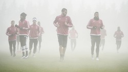 Juventus, al lavoro circondati dalla nebbia