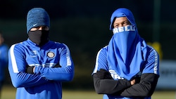 Inter, che freddo in allenamento: nerazzurri incappucciati