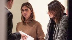 Melissa Satta, shopping di Natale a Milano