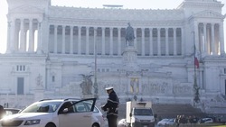 Smog, ecco Milano e Roma: blocco auto e targhe alterne