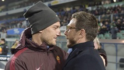 Roma-Sassuolo: quanti sorrisi in panchina tra Totti e Di Francesco